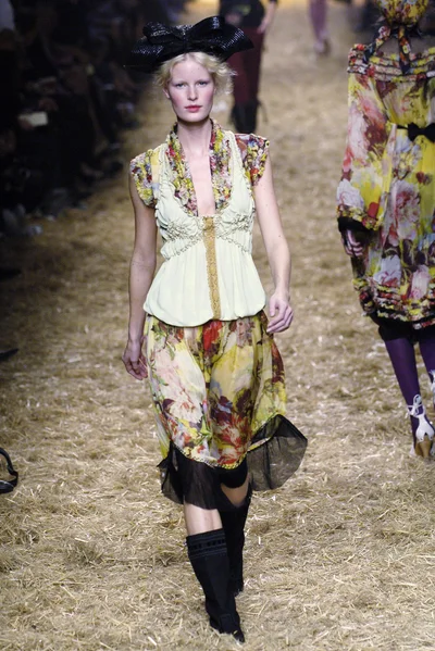 Look 32